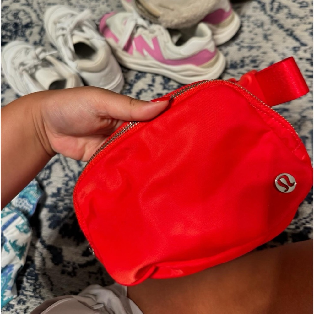 Red lululemon belt bag never used